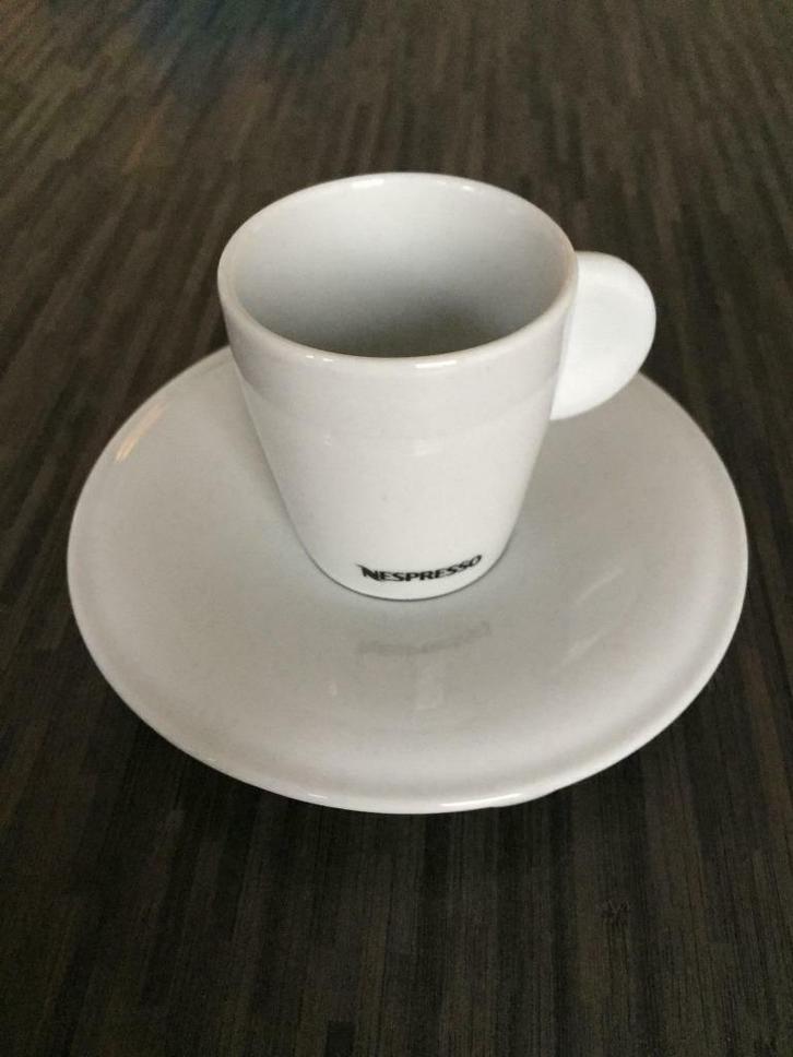 2 Nespresso expresso Kopjes met Schoteltjes, Huis en Inrichting, Keuken | Servies, Zo goed als nieuw, Kop(pen) en/of Schotel(s)