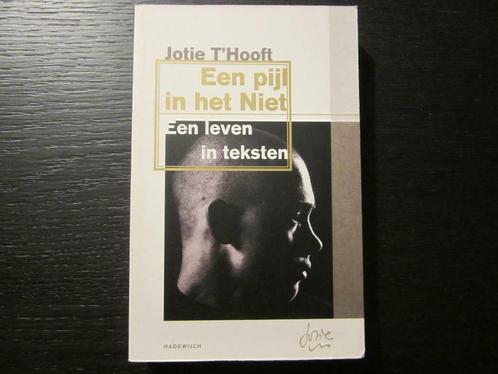 Een pijl in het Niet -Een leven in teksten- Jotie T' Hooft, Livres, Littérature, Enlèvement ou Envoi