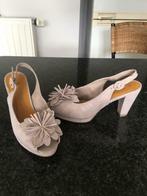 Beige daim-leder damesschoenen, Kleding | Dames, Ophalen of Verzenden, Nieuw, Beige