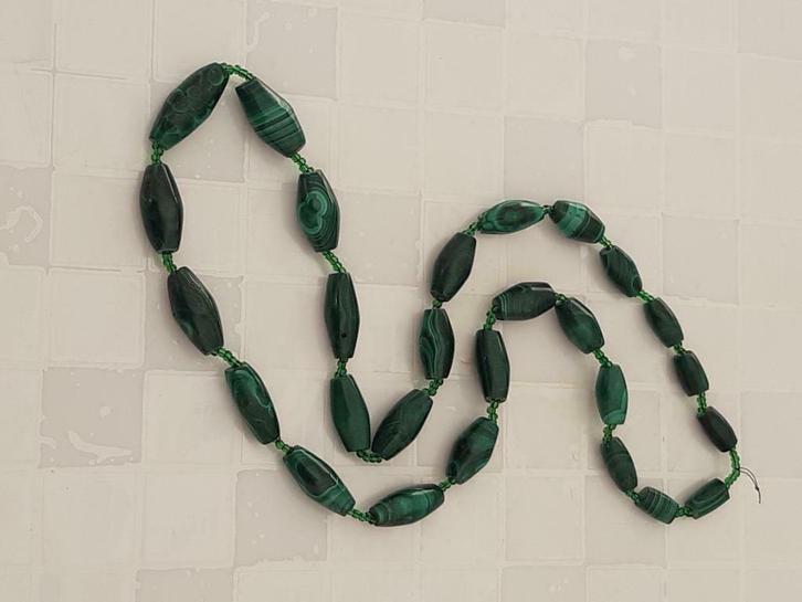 Collier en malachite RDCongo, Bijoux, Sacs & Beauté, Colliers, Neuf, Pierre ou Minéral, Vert, Enlèvement