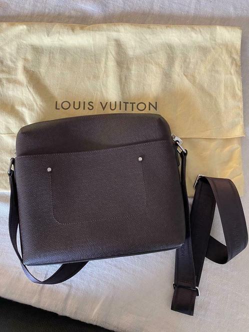 Louis Vuitton  M42152 Grigori PM Messenger Bag (Nieuw), Handtassen en Accessoires, Tassen | Schoudertassen, Nieuw, Overige merken