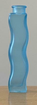 Vase bleu clair, ondulé, parfait état., Comme neuf, Bleu, Moins de 50 cm, Verre