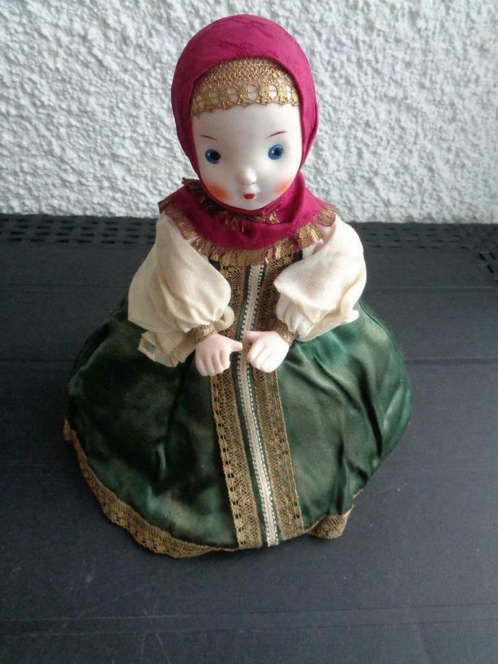 Ancienne poupée folklorique. "Russe je pense"., Collections, Poupées, Utilisé, Poupée, Enlèvement ou Envoi