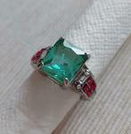 Silver Plated Ring met groene,witte,rode kristallen - 17 mm, Nieuw, Overige materialen, 17 tot 18, Met kristal