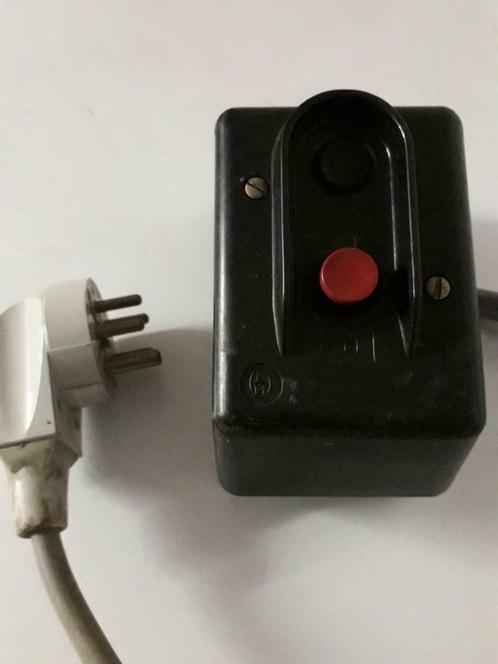 Elektrisch materiaal, Doe-het-zelf en Bouw, Elektriciteit en Kabels, Stekker, Ophalen