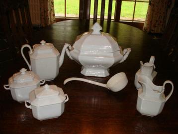 VAISSELLE ANCIENNE EN PORCELAINE BLANCHE d'ANDENNE beschikbaar voor biedingen