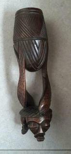 Ancienne figurine africaine des années 1970, Enlèvement ou Envoi