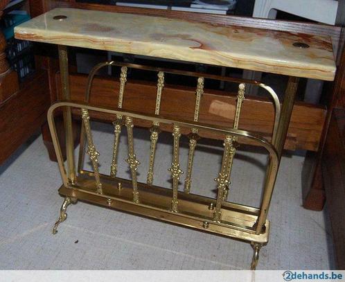 Prachtige vintage krantenbak, ongeschonden., Huis en Inrichting, Woonaccessoires | Krantenbakken en Lectuurbakken