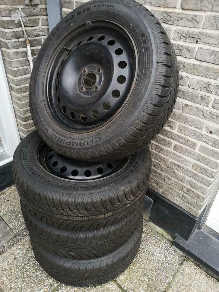 Winterbanden met velgen 205/60/R16 (+/-7mm), Auto-onderdelen, Banden en Velgen, Band(en), Winterbanden, Ophalen
