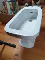 Mooie bidet te koop met kranen, Huis en Inrichting, Ophalen, Zo goed als nieuw, Wasbak of Wastafel