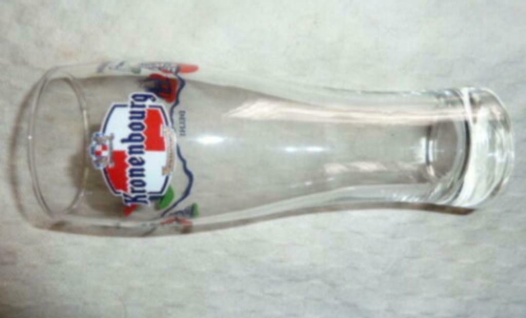 #A bier glas KRONENBOURG Moscow Delhi Peking rondom het glas, Ophalen of Verzenden, Nieuw, Bierglas