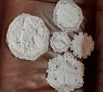 §  5 anciens napperons tissu broderie et crochet, Enlèvement ou Envoi