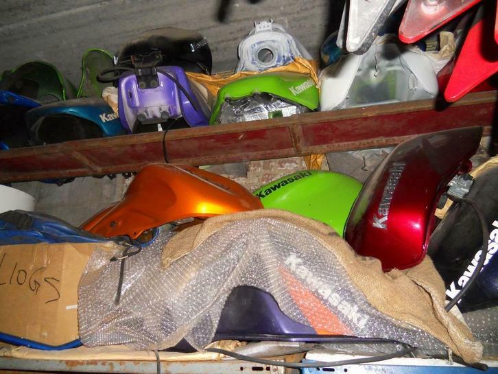 Vend tous réservoirs pompes robinets pièces Kawasaki gros st, Motoren, Onderdelen | Kawasaki, Gebruikt, Ophalen