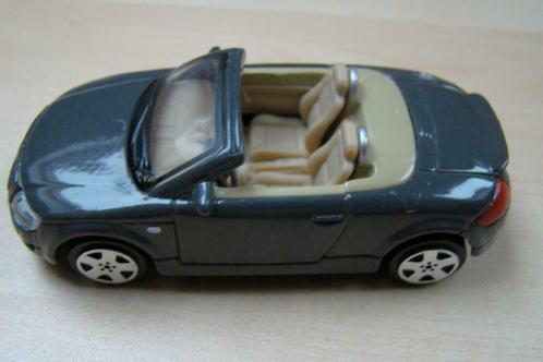 auto op schaal 1:43 = AUDI TT Roaster Maisto = 9,5cm x4cm, Hobby & Loisirs créatifs, Voitures miniatures | 1:43, Comme neuf, Voiture