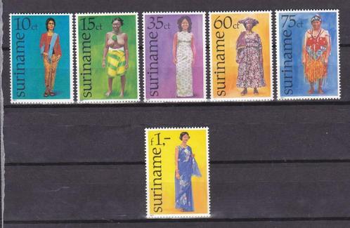 Suriname 1977 Costume traditionnel féminin **, Timbres & Monnaies, Timbres | Amérique, Non oblitéré, Amérique du Sud, Envoi