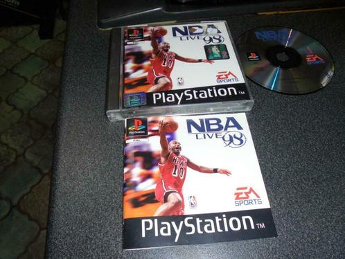 Playstation NBA Live 98 (orig-compleet), Games en Spelcomputers, Games | Sony PlayStation 1, Gebruikt, Sport, 2 spelers, Vanaf 3 jaar