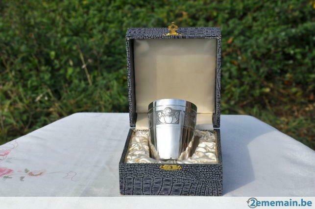 timbale decor poussin dans l'oeuf poinconnée, Antiquités & Art, Antiquités | Argent & Or, Enlèvement ou Envoi