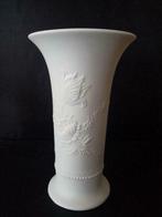 Vase cornet Kaiser en porcelaine matte by M.Frey année60s, Enlèvement ou Envoi