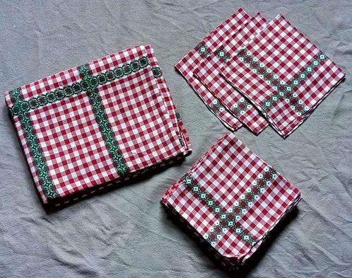 1 nappe rectangulaire + 12 serviettes à carreaux, Huis en Inrichting, Keuken | Textiel, Zo goed als nieuw, Tafelkleed of Tafelzeil