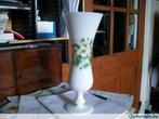 vase en opaline blanche décor fleurs, Maison & Meubles, Enlèvement ou Envoi, Utilisé