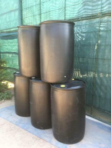 Waterton, Zwarte anti algen 220 liter vaten 100% zuiver 25€, Enlèvement ou Envoi, Comme neuf