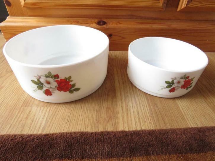 vintage arcopal grand et moyen bol motifs de roses, Maison & Meubles, Cuisine | Vaisselle, Neuf, Récipient(s), Enlèvement ou Envoi