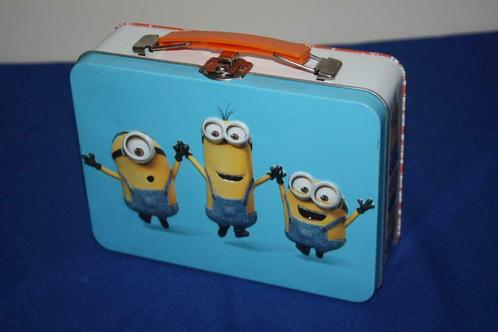 Minions koffer (blik met slotklepje en handvat)18x13x5,5cm, Verzamelen, Film en Tv, Gebruikt, Tv, Gebruiksvoorwerp, Ophalen of Verzenden