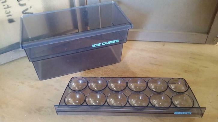 Armani koelkast frigo toebehoren ice cubes box + 12 eggs leg, Elektronische apparatuur, Koelkasten en IJskasten, Zo goed als nieuw