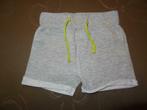 Pakketje 2 korte grijze broekjes(maat 68 / 6 m)(goede staat), Kinderen en Baby's, Babykleding | Maat 68, Broekje, Ophalen of Verzenden