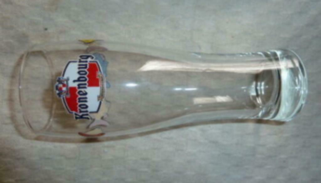 #A bier glas KRONENBOURG ' vissen rondom het glas gedrukt ', Ophalen of Verzenden, Nieuw, Bierglas