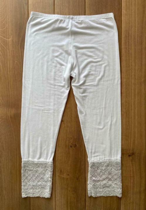 Collant legging blanc 3/4 avec dentelle dans le bas Taille S, Kleding | Dames, Leggings, Maillots en Panty's, Zo goed als nieuw