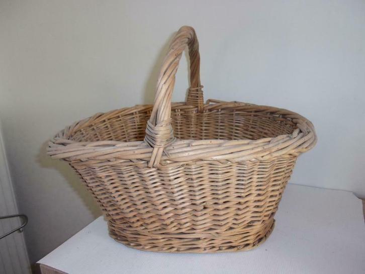 ovale rieten mand, Huis en Inrichting, Woonaccessoires | Schalen en Manden, Gebruikt, Mand, Rechthoekig, Riet, Ophalen of Verzenden