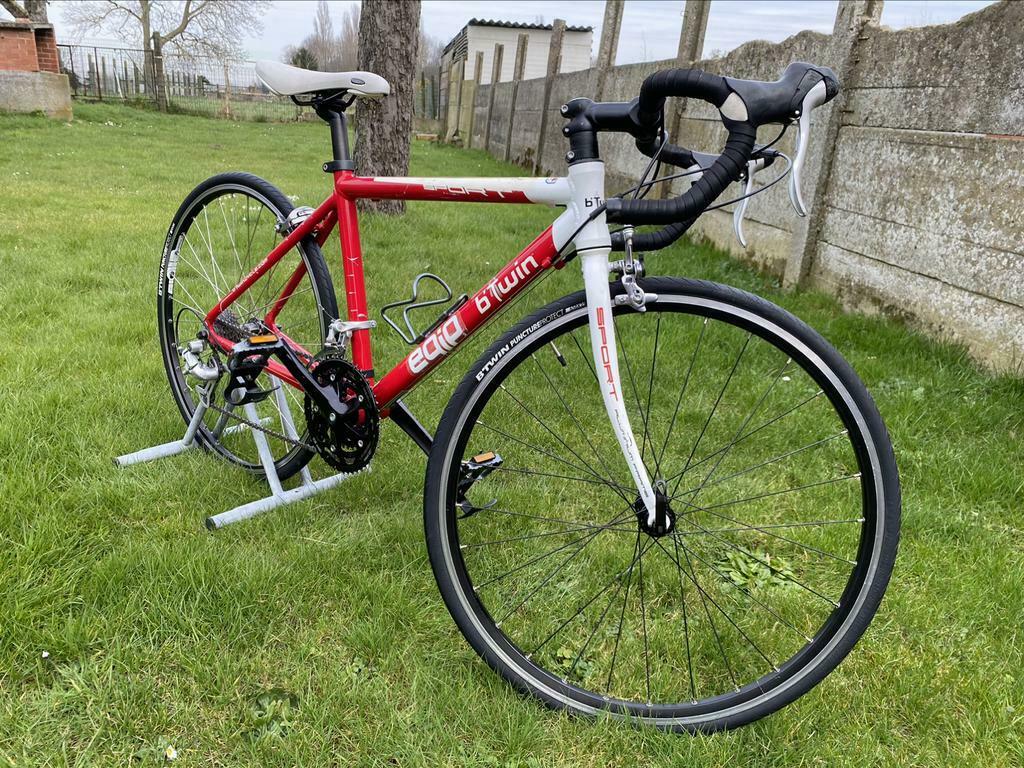 ② Jongens koers fiets ( B'Twin ) — Fietsen | Heren | Sportfietsen en  Toerfietsen — 2dehands