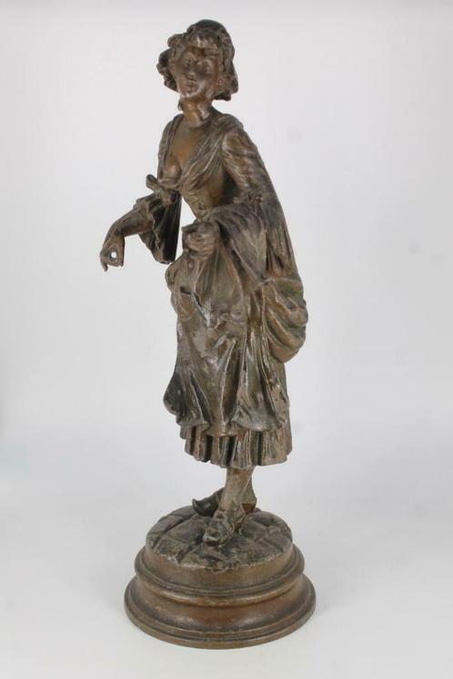 Femme élégante en zamak, Antiquités & Art, Antiquités | Bronze & Cuivre, Enlèvement ou Envoi