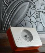 horloge et radio dans un style rétro, Enlèvement ou Envoi, Utilisé, Analogique