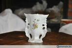 cornet religieux porcelaine blanche bouquet, Antiek en Kunst