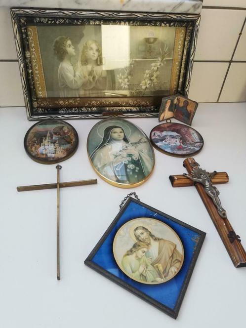 kader glas religie kruisbeeldjes, Antiquités & Art, Antiquités | Objets religieux, Enlèvement