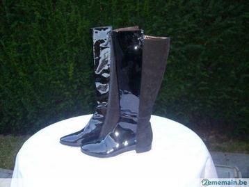 Nouveau prix pour les bottes noires cuir laqué et daim 125 €