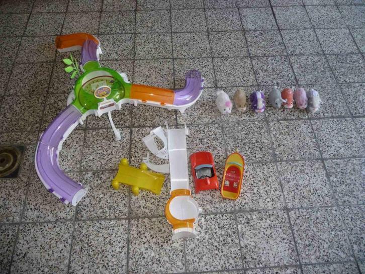 circuit Zhu Zhu  avec 6 Hamsters+ 1 lapin d'une autre marque, Enfants & Bébés, Jouets | Circuits, Utilisé, Circuit, Électrique