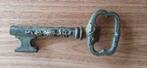 Koperen antieke sleutel, Enlèvement