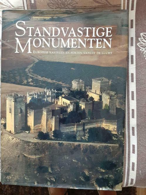 Standvastige monumenten, Boeken, Kunst en Cultuur | Architectuur, Zo goed als nieuw, Overige onderwerpen, Ophalen of Verzenden