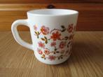 superbe mug tasse avec motif fleur scania arcopal, Maison & Meubles, Cuisine | Vaisselle, Tasse(s) et/ou soucoupe(s), Enlèvement ou Envoi