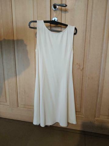 wit kleedje met open rug van Subdued maat medium, Taille 38/40 (M), Enlèvement ou Envoi, Au-dessus du genou, Comme neuf