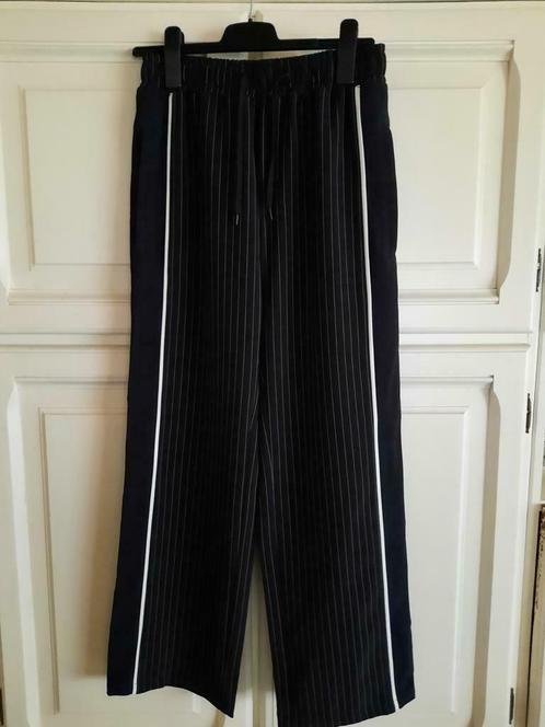 Zwart gestreepte broek met brede pijpen, Vêtements | Hommes, Pantalons, Comme neuf, Taille 46 (S) ou plus petite, Noir, Enlèvement ou Envoi