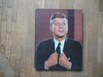 De dood van een president (Kennedy), Boeken, Ophalen of Verzenden, Pett Saul, Noord-Amerika, 20e eeuw of later