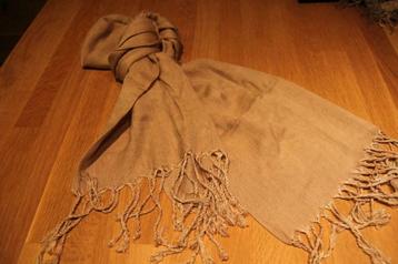 Foulard beige - pashmina, Longueur: 168cm, Largeur: 62cm, Enlèvement ou Envoi, Comme neuf, Pashmina