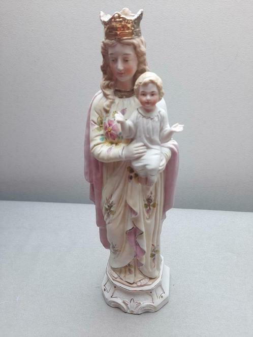 H. Marie avec l'enfant Jésus en biscuit