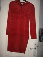 Robe moulante à capuche avec tirette sur le devant de couleu, Taille 38/40 (M), Rouge, Sous le genou, Enlèvement ou Envoi