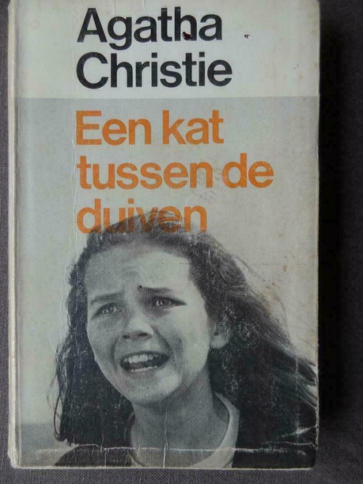 Een kat tussen de duiven / Agatha Christie, Boeken, Detectives, Gelezen, Ophalen of Verzenden