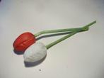 2 Glazen tulpen rood en wit, Huis en Inrichting, Minder dan 50 cm, Glas, Zo goed als nieuw, Verzenden